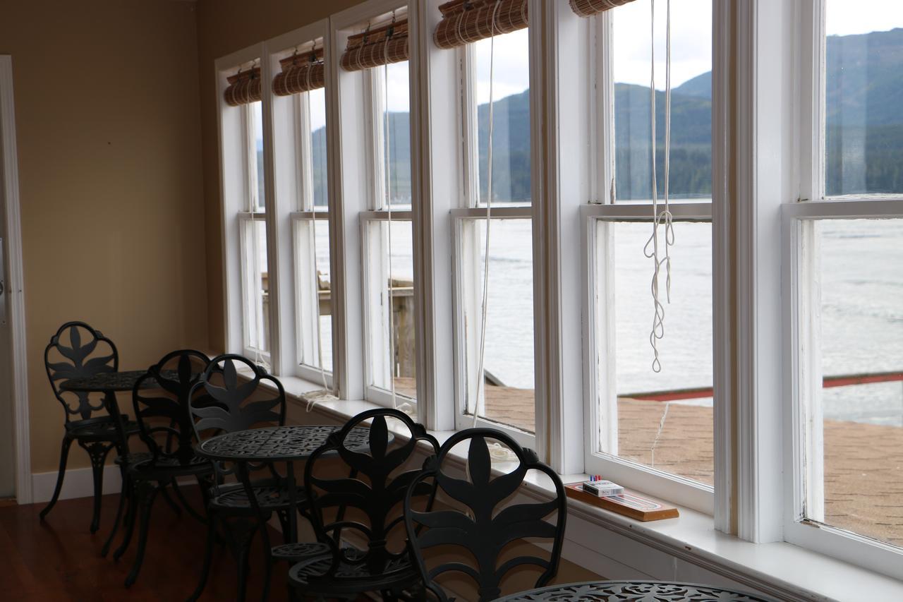 Nimpkish Hotel Alert Bay エクステリア 写真