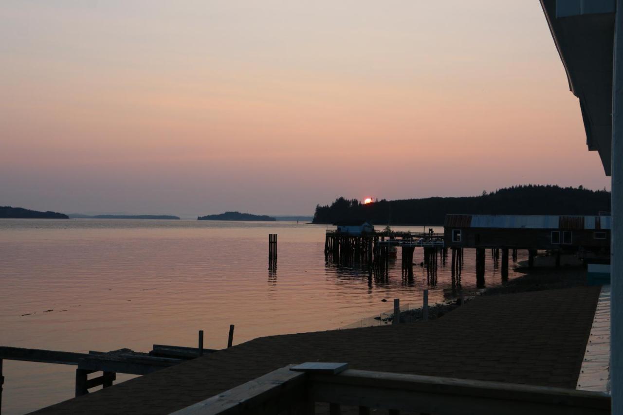 Nimpkish Hotel Alert Bay エクステリア 写真