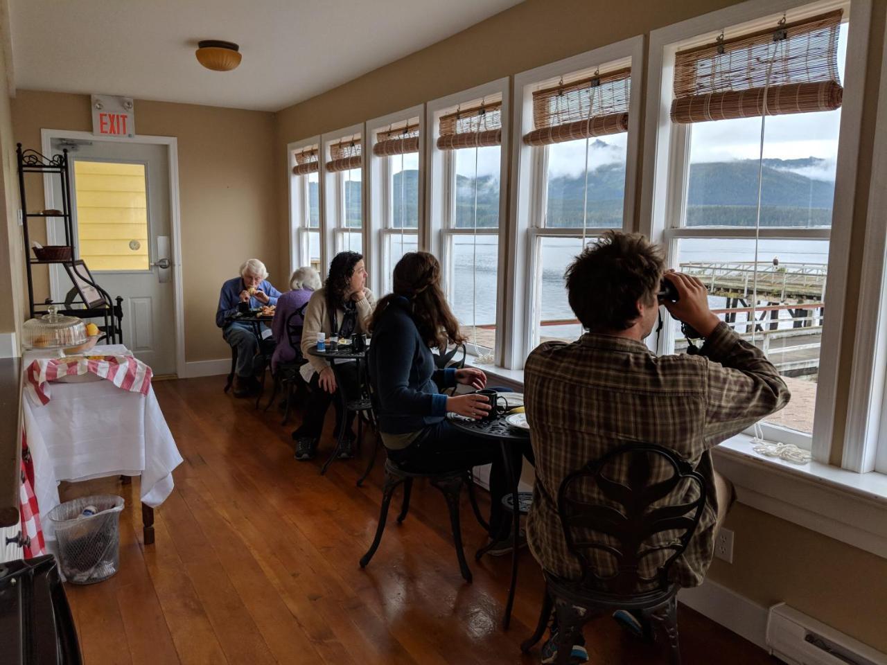 Nimpkish Hotel Alert Bay エクステリア 写真
