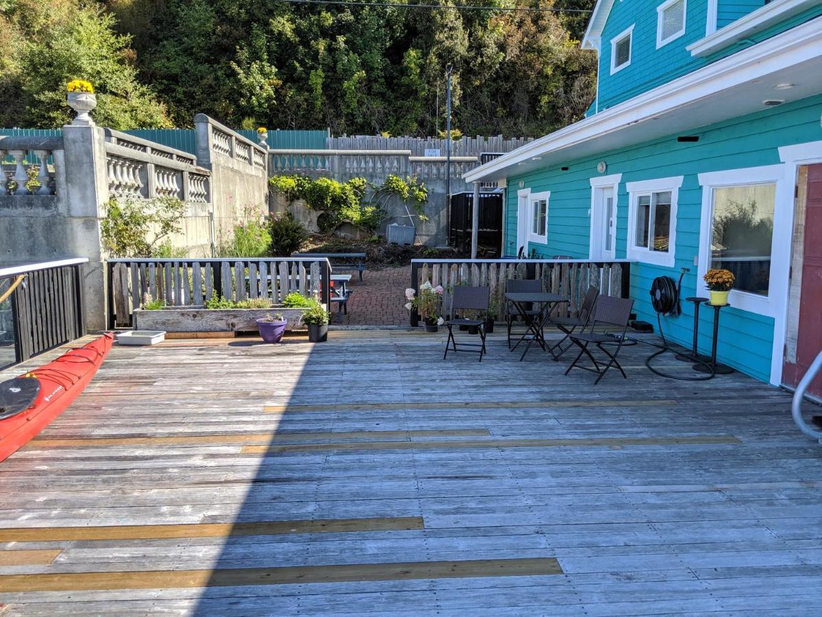 Nimpkish Hotel Alert Bay エクステリア 写真