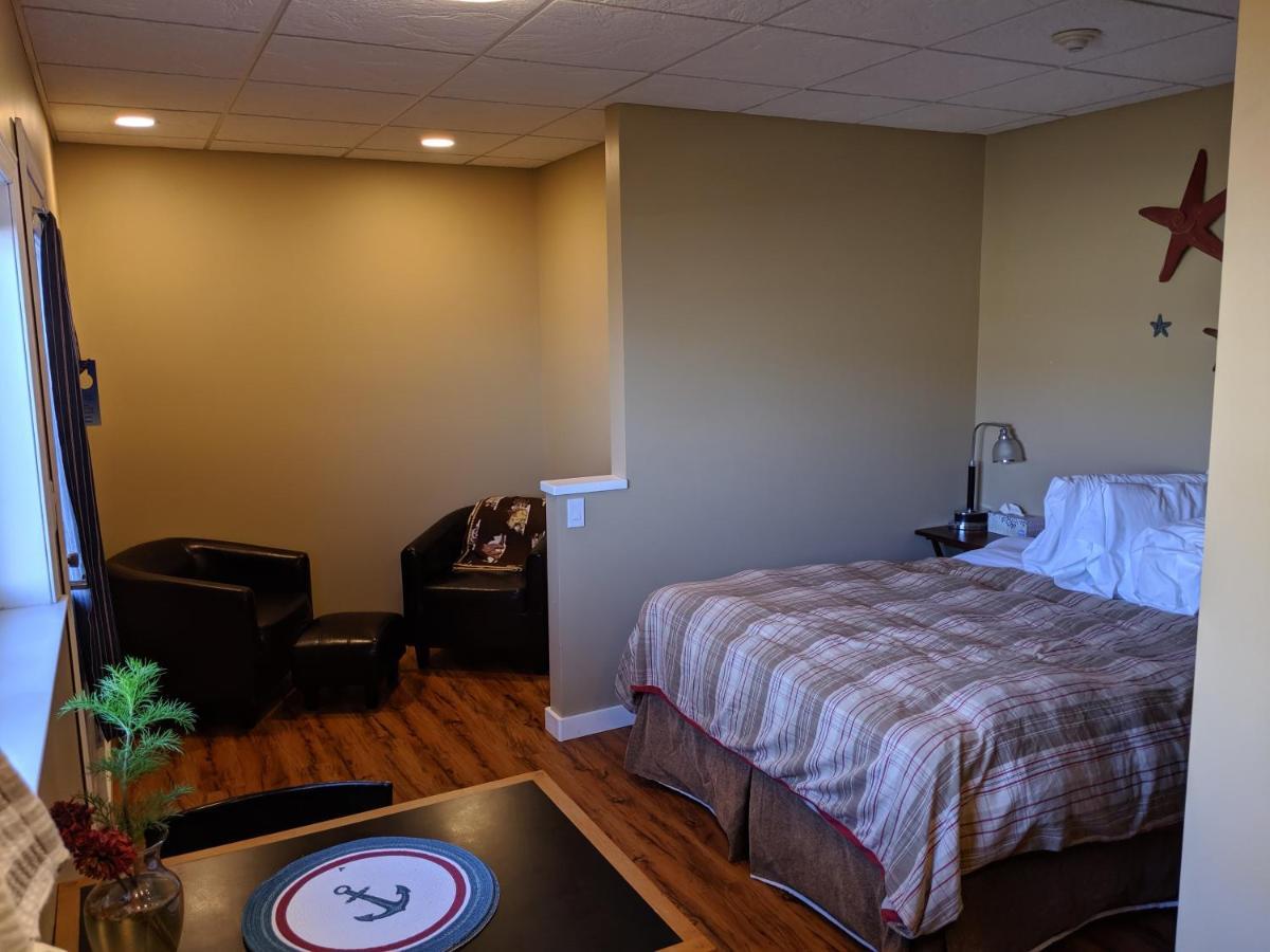 Nimpkish Hotel Alert Bay エクステリア 写真